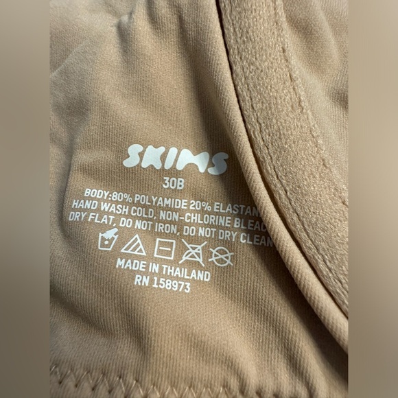 SKIMS FITS EVERYBODY
UNLINED DEMI BRA - Picture 5 of 10